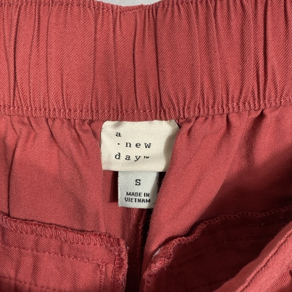 A New Day shorts with tie belt size small - Picture 2 of 9